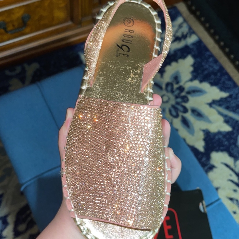 Shimmered good sandals